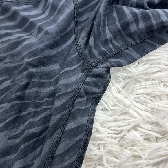 Lululemon Align Crop *21" Le Tigre Camo Deep Coal Multi - Picture 3 of 7